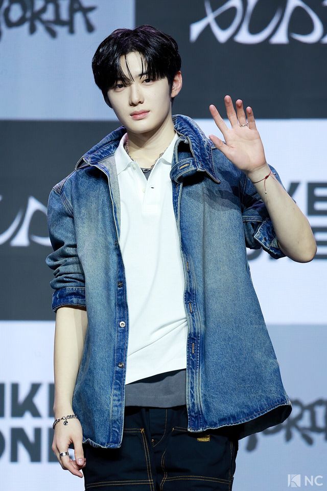 그룹 알파드라이브원(ALPHA DRIVE ONE) 상현이 12일 오후 서울 용산구 블루스퀘어 SOL트래블홀에서 진행된 미니 1집 ‘유포리아(EUPHORIA)’ 발매 기념 쇼케이스에서 포즈를 취하고 있다. 사진=김규빈 기자