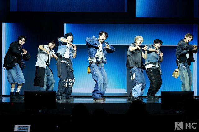 그룹 알파드라이브원(ALPHA DRIVE ONE)이 12일 오후 서울 용산구 블루스퀘어 SOL트래블홀에서 진행된 미니 1집 ‘유포리아(EUPHORIA)’ 발매 기념 쇼케이스에서 무대를 선보이고 있다. 사진=김규빈 기자