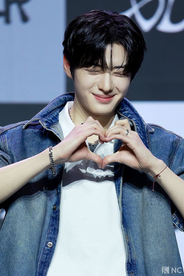 그룹 알파드라이브원(ALPHA DRIVE ONE) 상현이 12일 오후 서울 용산구 블루스퀘어 SOL트래블홀에서 진행된 미니 1집 ‘유포리아(EUPHORIA)’ 발매 기념 쇼케이스에서 포즈를 취하고 있다. 사진=김규빈 기자