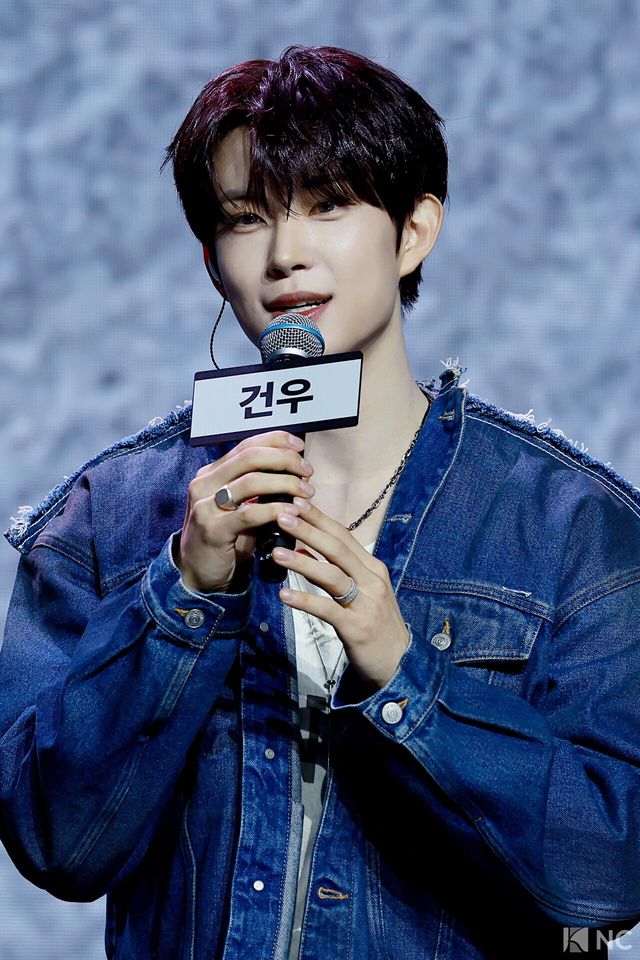 그룹 알파드라이브원(ALPHA DRIVE ONE) 건우가 12일 오후 서울 용산구 블루스퀘어 SOL트래블홀에서 진행된 미니 1집 ‘유포리아(EUPHORIA)’ 발매 기념 쇼케이스에서 소감을 말하고 있다. 사진=김규빈 기자