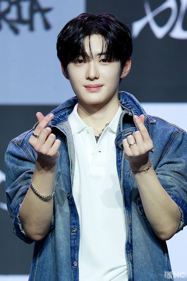 그룹 알파드라이브원(ALPHA DRIVE ONE) 상현이 12일 오후 서울 용산구 블루스퀘어 SOL트래블홀에서 진행된 미니 1집 ‘유포리아(EUPHORIA)’ 발매 기념 쇼케이스에서 포즈를 취하고 있다. 사진=김규빈 기자