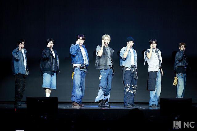 그룹 알파드라이브원(ALPHA DRIVE ONE)이 12일 오후 서울 용산구 블루스퀘어 SOL트래블홀에서 진행된 미니 1집 ‘유포리아(EUPHORIA)’ 발매 기념 쇼케이스에서 무대를 선보이고 있다. 사진=김규빈 기자