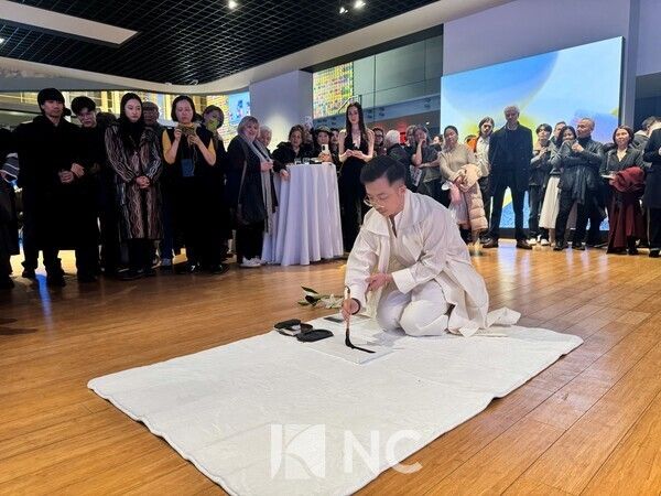 전남국제수묵비엔날레 뉴욕 수묵 특별전 수묵 시연 사진=전남문화재단