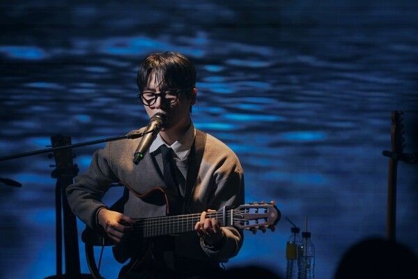 Singer-songwriter 그_냥 (J_ust). Photo by ATCM.