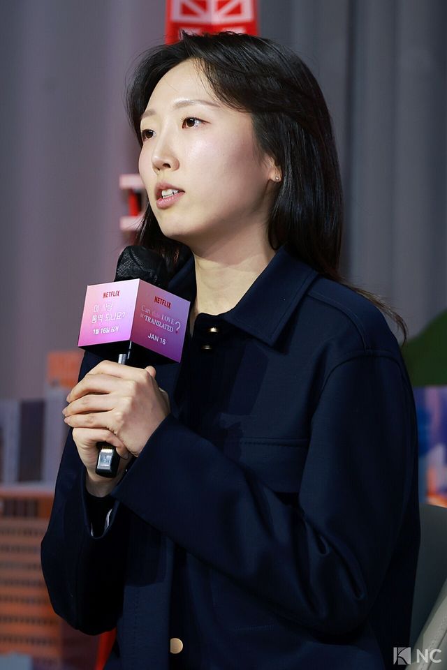 유영은 감독이 13일 오전 서울 강남구 조선 팰리스에서 진행된 넷플릭스 시리즈 ‘이 사랑 통역 되나요?’(극본 홍자매/연출 유영은) 제작발표회에서 소감을 말하고 있다. 사진=김규빈 기자