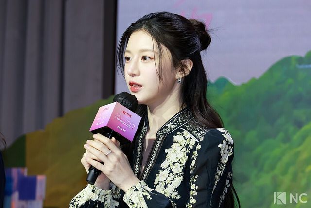 배우 고윤정이 13일 오전 서울 강남구 조선 팰리스에서 진행된 넷플릭스 시리즈 ‘이 사랑 통역 되나요?’(극본 홍자매/연출 유영은) 제작발표회에서 소감을 말하고 있다. 사진=김규빈 기자