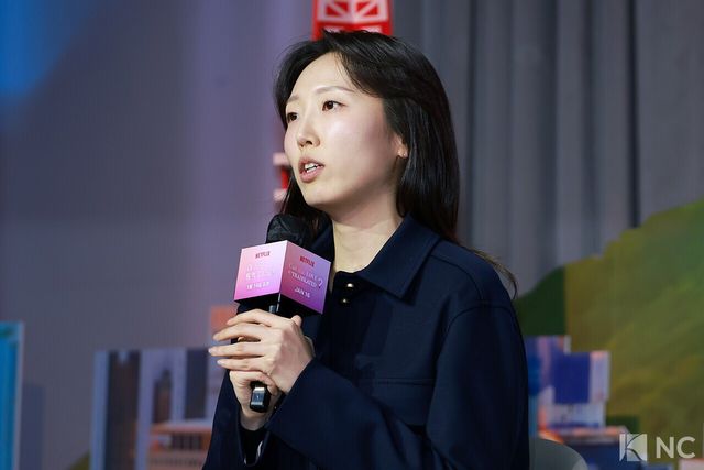 유영은 감독이 13일 오전 서울 강남구 조선 팰리스에서 진행된 넷플릭스 시리즈 ‘이 사랑 통역 되나요?’(극본 홍자매/연출 유영은) 제작발표회에서 소감을 말하고 있다. 사진=김규빈 기자