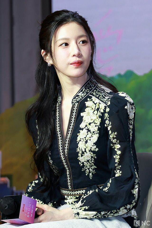 배우 고윤정이 13일 오전 서울 강남구 조선 팰리스에서 진행된 넷플릭스 시리즈 ‘이 사랑 통역 되나요?’(극본 홍자매/연출 유영은) 제작발표회에서 소감을 말하고 있다. 사진=김규빈 기자