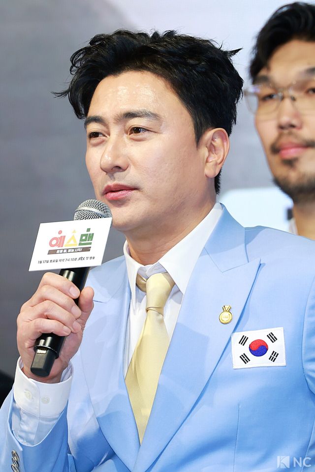 스포츠 해설가 안정환이 14일 오후 서울 영등포구 페어몬트 앰배서더 서울에서 진행된 JTBC 신규 예능 ‘예스맨’ 제작발표회에서 소감을 말하고 있다. 사진=김규빈 기자