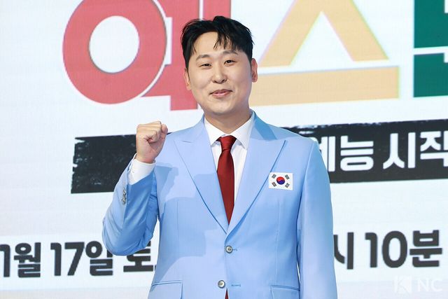 전 야구 선수 윤석민이 14일 오후 서울 영등포구 페어몬트 앰배서더 서울에서 진행된 JTBC 신규 예능 ‘예스맨’ 제작발표회에서 포즈를 취하고 있다. 사진=김규빈 기자