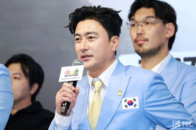 스포츠 해설가 안정환이 14일 오후 서울 영등포구 페어몬트 앰배서더 서울에서 진행된 JTBC 신규 예능 ‘예스맨’ 제작발표회에서 소감을 말하고 있다. 사진=김규빈 기자