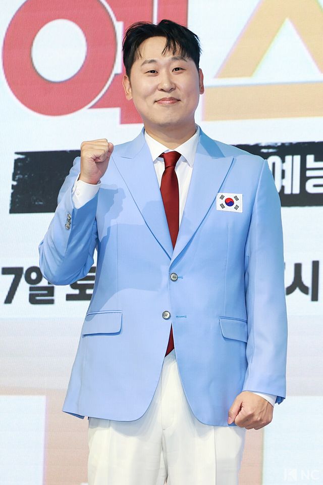 전 야구 선수 윤석민이 14일 오후 서울 영등포구 페어몬트 앰배서더 서울에서 진행된 JTBC 신규 예능 ‘예스맨’ 제작발표회에서 포즈를 취하고 있다. 사진=김규빈 기자