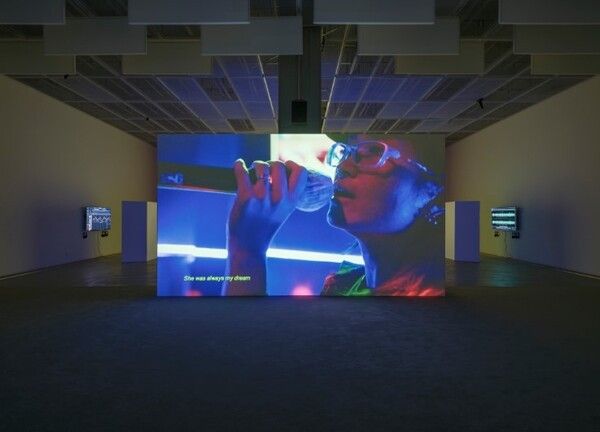 김영은 작가의 작품 전경. 이 작품은&nbsp;디아스포라 공동체 구성원의 인터뷰로 구성된 38분간의 다큐멘터리 영상이다. 사진=홍철기/국립현대미술관 제공