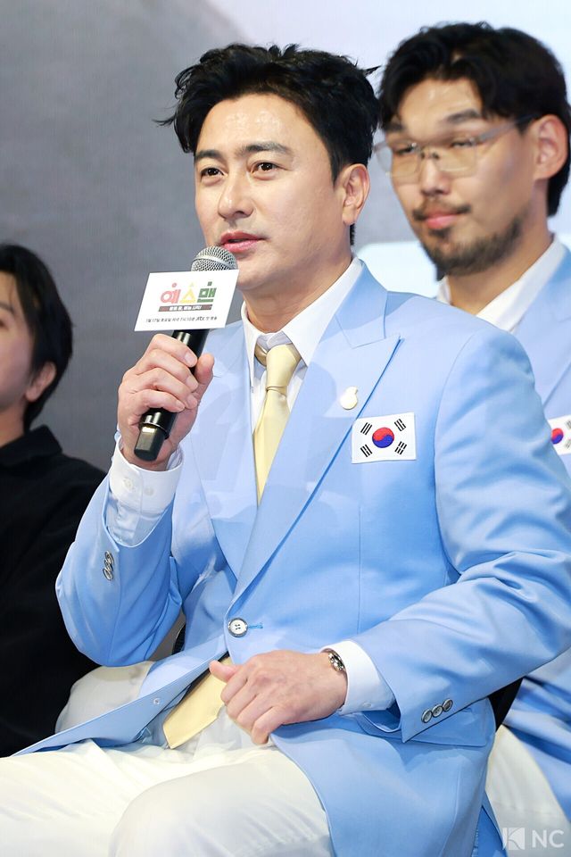 스포츠 해설가 안정환이 14일 오후 서울 영등포구 페어몬트 앰배서더 서울에서 진행된 JTBC 신규 예능 ‘예스맨’ 제작발표회에서 소감을 말하고 있다. 사진=김규빈 기자