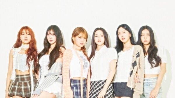 MOMOLAND. Photo by Inyeon Entertainment.