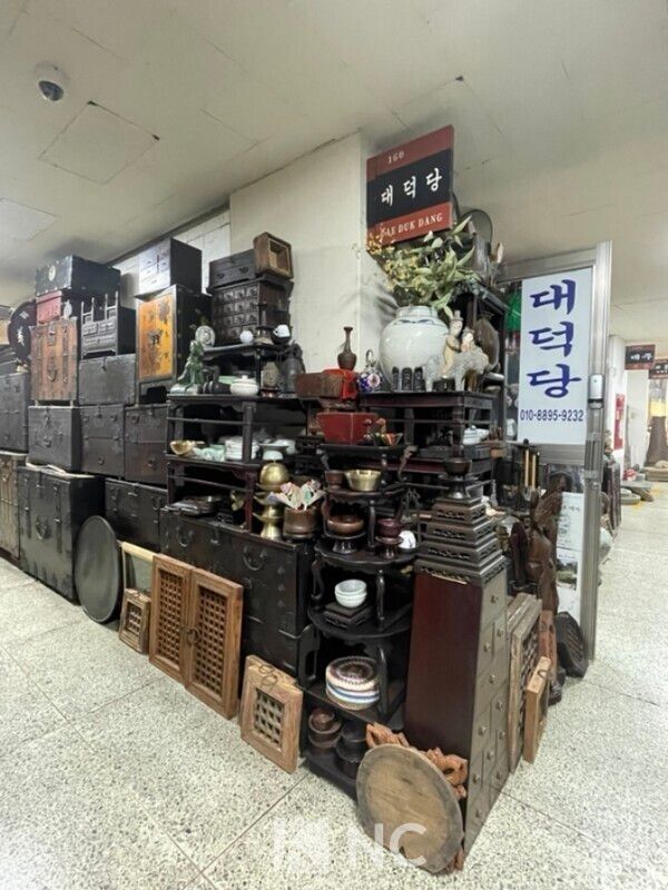 답십리 고미술상가2.3동 내부 모습. 사진=뉴스컬처
