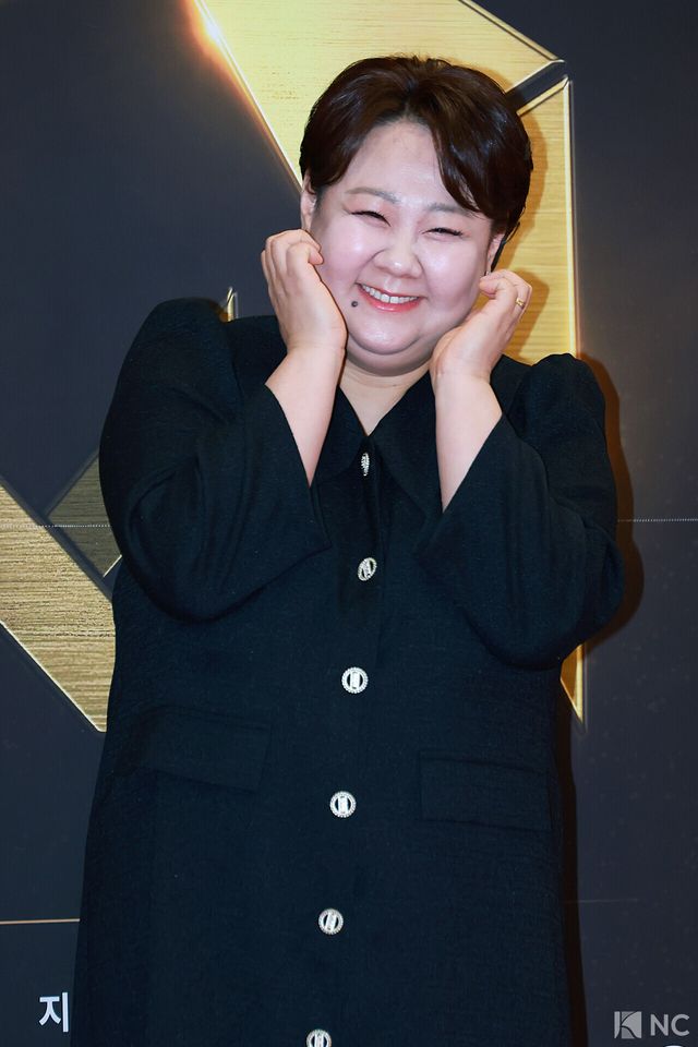 뮤지컬 배우 허순미가 19일 오후 서울 종로구 세종문화회관에서 진행된 ‘제10회 한국뮤지컬어워즈’ 본식에 앞서 레드카펫을 밟고 있다. 사진=김규빈 기자