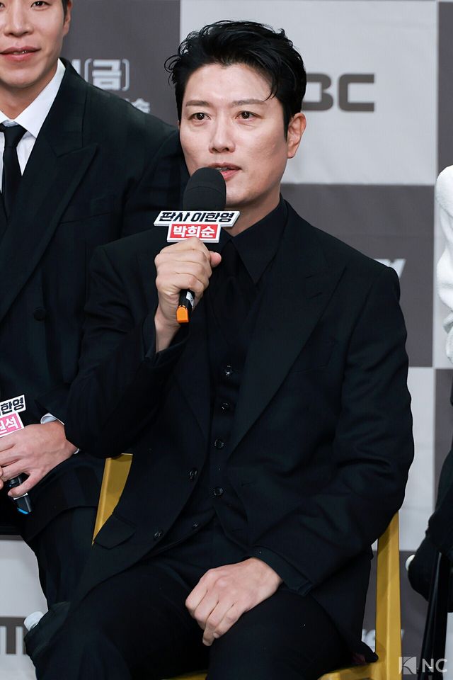 배우 박희순이 2일 오후 서울 마포구 MBC 상암 신사옥에서 진행된 MBC 새 금토드라마 ‘판사 이한영’(극본 김광민/연출 이재진, 박미연) 제작발표회에서 소감을 말하고 있다. 사진=김규빈 기자