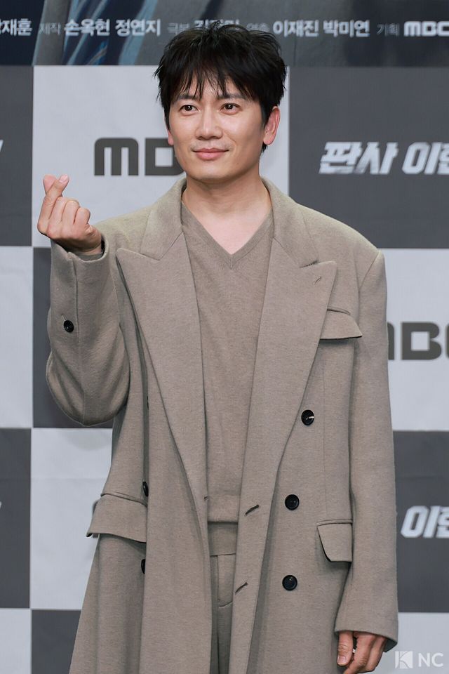 배우 지성이 2일 오후 서울 마포구 MBC 상암 신사옥에서 진행된 MBC 새 금토드라마 ‘판사 이한영’(극본 김광민/연출 이재진, 박미연) 제작발표회에서 포즈를 취하고 있다.사진=김규빈 기자