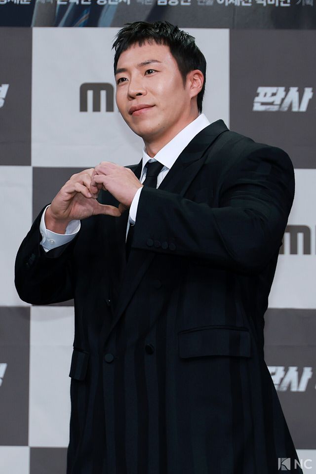 배우 태원석이 2일 오후 서울 마포구 MBC 상암 신사옥에서 진행된 MBC 새 금토드라마 ‘판사 이한영’(극본 김광민/연출 이재진, 박미연) 제작발표회에서 포즈를 취하고 있다. 사진=김규빈 기자