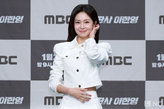 배우 백진희가 2일 오후 서울 마포구 MBC 상암 신사옥에서 진행된 MBC 새 금토드라마 ‘판사 이한영’(극본 김광민/연출 이재진, 박미연) 제작발표회에서 포즈를 취하고 있다. 사진=김규빈 기자