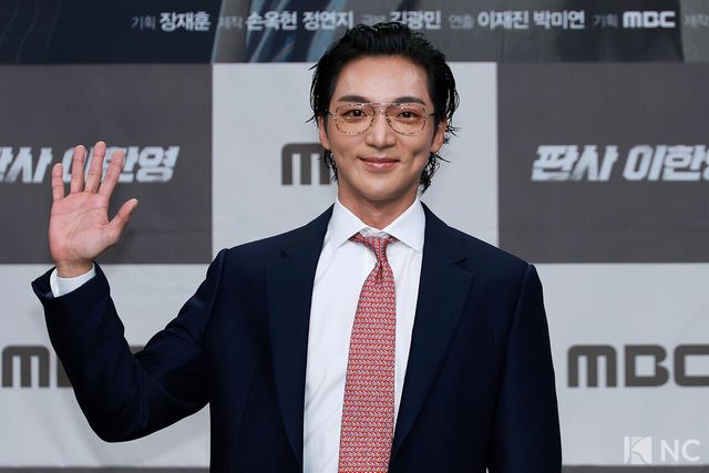 배우 황희가 2일 오후 서울 마포구 MBC 상암 신사옥에서 진행된 MBC 새 금토드라마 ‘판사 이한영’(극본 김광민/연출 이재진, 박미연) 제작발표회에서 포즈를 취하고 있다. 사진=김규빈 기자