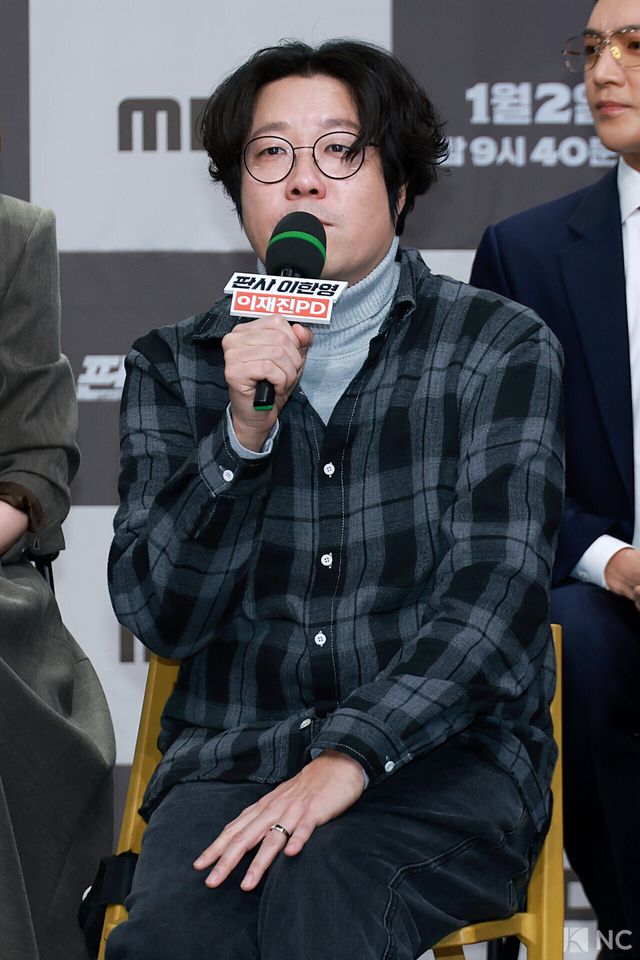 이재진 감독이 2일 오후 서울 마포구 MBC 상암 신사옥에서 진행된 MBC 새 금토드라마 ‘판사 이한영’(극본 김광민/연출 이재진, 박미연) 제작발표회에서 소감을 말하고 있다. 사진=김규빈 기자