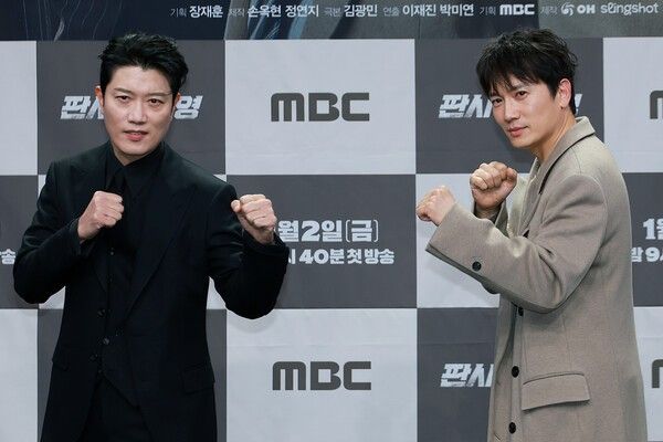 배우 박희순, 지성이 2일 오후 서울 마포구 MBC 상암 신사옥에서 진행된 MBC 새 금토드라마 ‘판사 이한영’(극본 김광민/연출 이재진, 박미연) 제작발표회에서 포즈를 취하고 있다. 사진=김규빈 기자