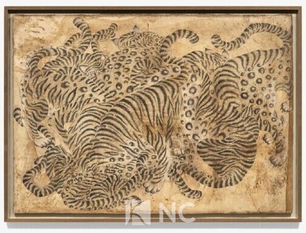 김지평, '범의 머리를 물에 담그면 비가 내린다' (2013, 옻칠한 한지에 먹과 흰색 안료, 100 × 155 cm)=갤러리현대 제공