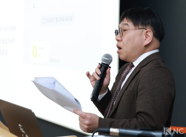 김선웅 변호사가 28일 오후 서울 종로구 교원종각빌딩에서 열린 민희진 전 어도어 대표의 공개 기자회견에서 소감을 밝히고 있다. 사진=김규빈 기자