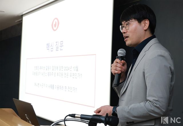 더게이트 성상영 경제 팀장이 28일 오후 서울 종로구 교원종각빌딩에서 열린 민희진 전 어도어 대표의 공개 기자회견에서 소감을 밝히고 있다. 사진=김규빈 기자