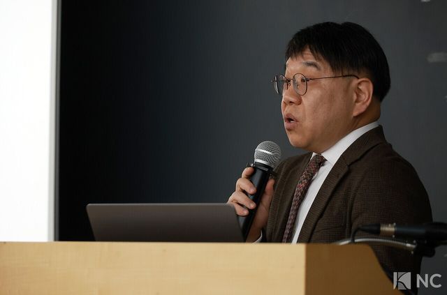 김선웅 변호사가 28일 오후 서울 종로구 교원종각빌딩에서 열린 민희진 전 어도어 대표의 공개 기자회견에서 소감을 밝히고 있다. 사진=김규빈 기자