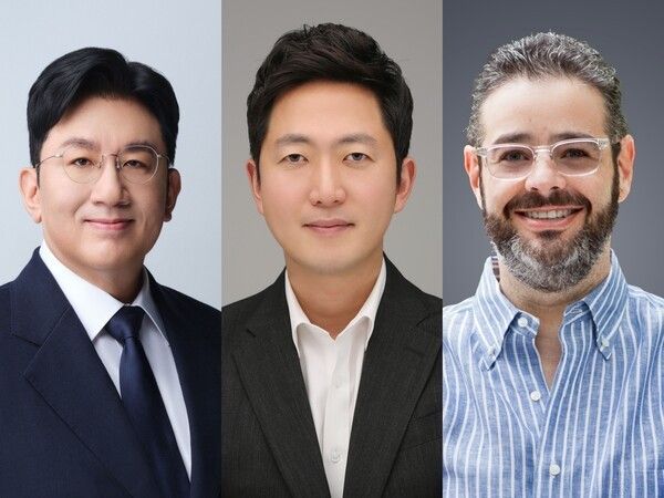 Bang Si-hyuk, Chairman of HYBE, Lee Jae-sang, Chief Executive Officer, and Isaac Lee, Chairman and Chief Executive Officer of HYBE America. Photo by HYBE.