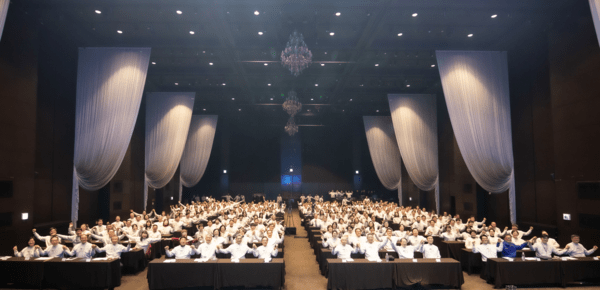 대전 ICC호텔에서 열린 극동방송 창사 70주년 발대식 1부 예배에서 참석자들이 예배를 드리고 있다. 사진=극동방송