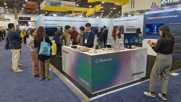 한국문화정보원이 CES 2026에서 문화 분야 AI 학습용 데이터와 활용&nbsp;서비스를 중심으로 체험 부스를 운영하고 있다. 뉴튠의 '믹스오디오'와 클로의&nbsp;3D&nbsp;의상 시뮬레이션 서비스를 함께 소개한다. 사진=한국문화정보원
