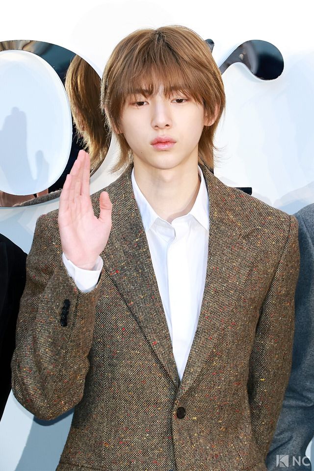 그룹 코르티스(CORTIS) 주훈이 7일 오후 서울 성동구 모처에서 열린 한 패션 브랜드의 조나단 앤더슨 컬렉션 출시 기념 포토콜에서 포즈를 취하고 있다. 사진=김규빈 기자