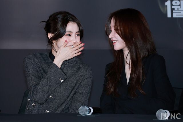 배우 한소희, 전종서가 8일 오후 서울 송파구 롯데시네마 월드타워에서 진행된 영화 ‘프로젝트 Y’(감독 이환) 언론배급시사회 및 기자간담회에 참석했다.사진=김규빈 기자