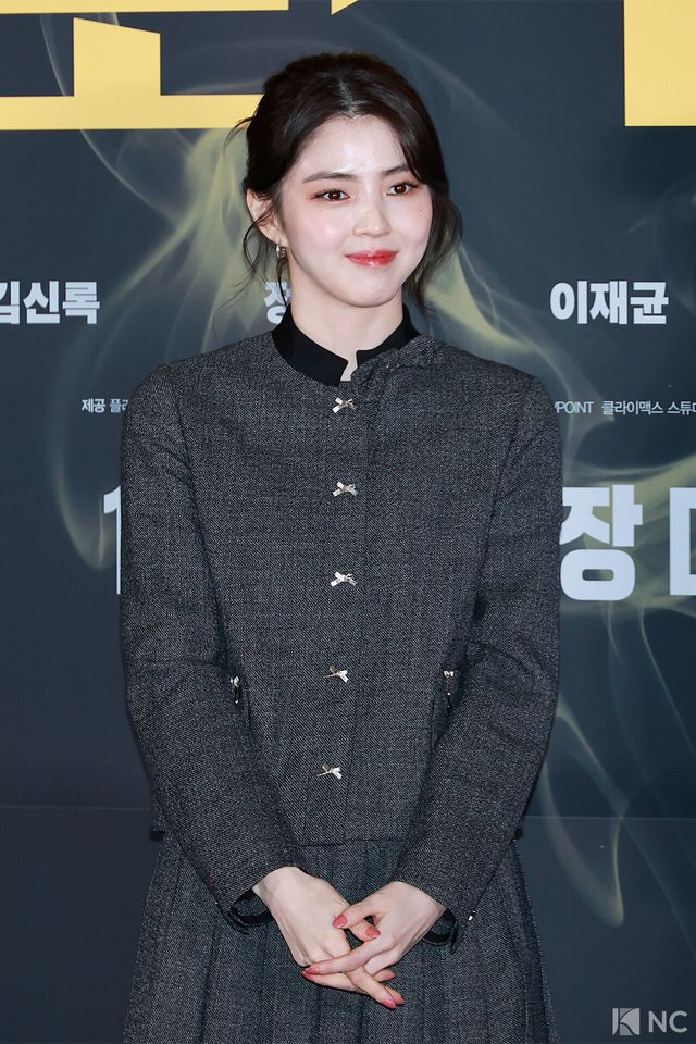 배우 한소희가 8일 오후 서울 송파구 롯데시네마 월드타워에서 진행된 영화 ‘프로젝트 Y’(감독 이환) 언론배급시사회 및 기자간담회에서 포즈를 취하고 있다. 사진=김규빈 기자