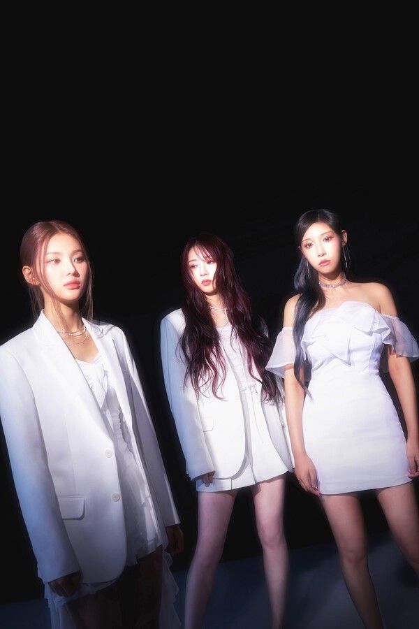 Sangah, Juhyeon, and Chowon of LIGHTSUM. Photo by Cube Entertainment.