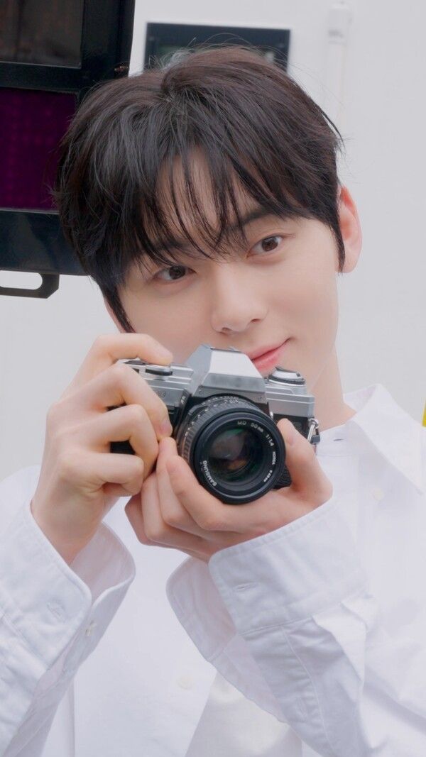 황민현 ON道 사진전. 사진=플레디스