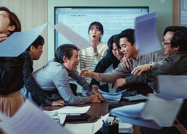 Film still from 'Ugly Duckling Ms. Maeng.' Photo courtesy of Barunson E&A and BY4M Studio.
