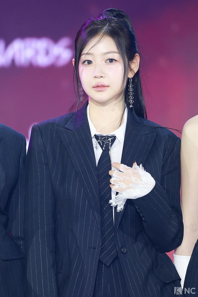 그룹 피프티피프티(FIFTY FIFTY) 예원이 11일 오후 서울 성북구 고려대학교 화정체육관에서 진행된 ‘제2회 디 어워즈(D Awards)’ 본식에 앞서 레드카펫을 밟고 있다. 사진=김규빈 기자