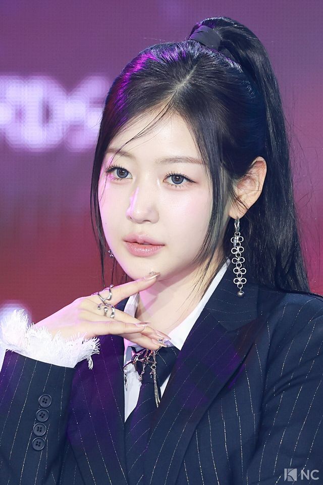 그룹 피프티피프티(FIFTY FIFTY) 예원이 11일 오후 서울 성북구 고려대학교 화정체육관에서 진행된 ‘제2회 디 어워즈(D Awards)’ 본식에 앞서 레드카펫을 밟고 있다. 사진=김규빈 기자