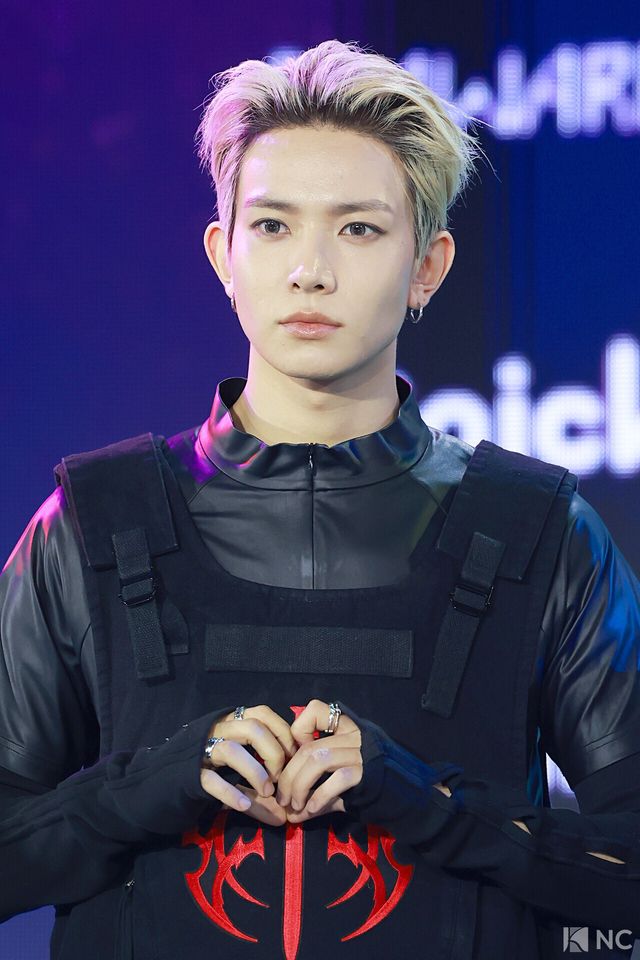 그룹 엔하이픈(ENHYPEN) 희승이 11일 오후 서울 성북구 고려대학교 화정체육관에서 진행된 ‘제2회 디 어워즈(D Awards)’ 본식에 앞서 레드카펫을 밟고 있다. 사진=김규빈 기자