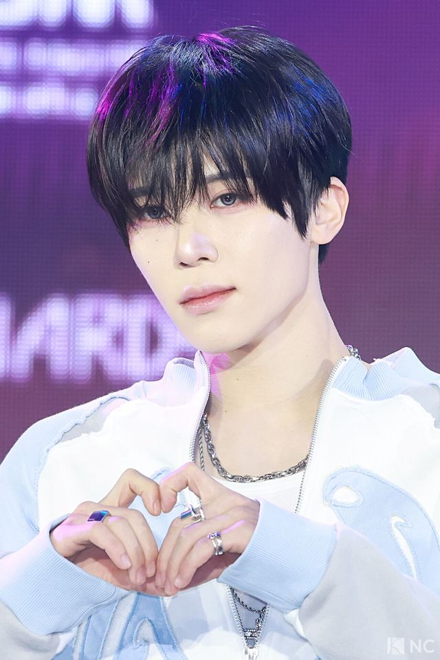 그룹 엔시티위시(NCT WISH) 시온이 11일 오후 서울 성북구 고려대학교 화정체육관에서 진행된 ‘제2회 디 어워즈(D Awards)’ 본식에 앞서 레드카펫을 밟고 있다. 사진=김규빈 기자