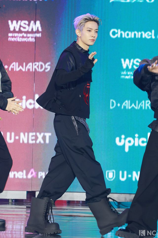 그룹 엔하이픈(ENHYPEN) 희승이 11일 오후 서울 성북구 고려대학교 화정체육관에서 진행된 ‘제2회 디 어워즈(D Awards)’ 본식에 앞서 레드카펫을 밟고 있다. 사진=김규빈 기자