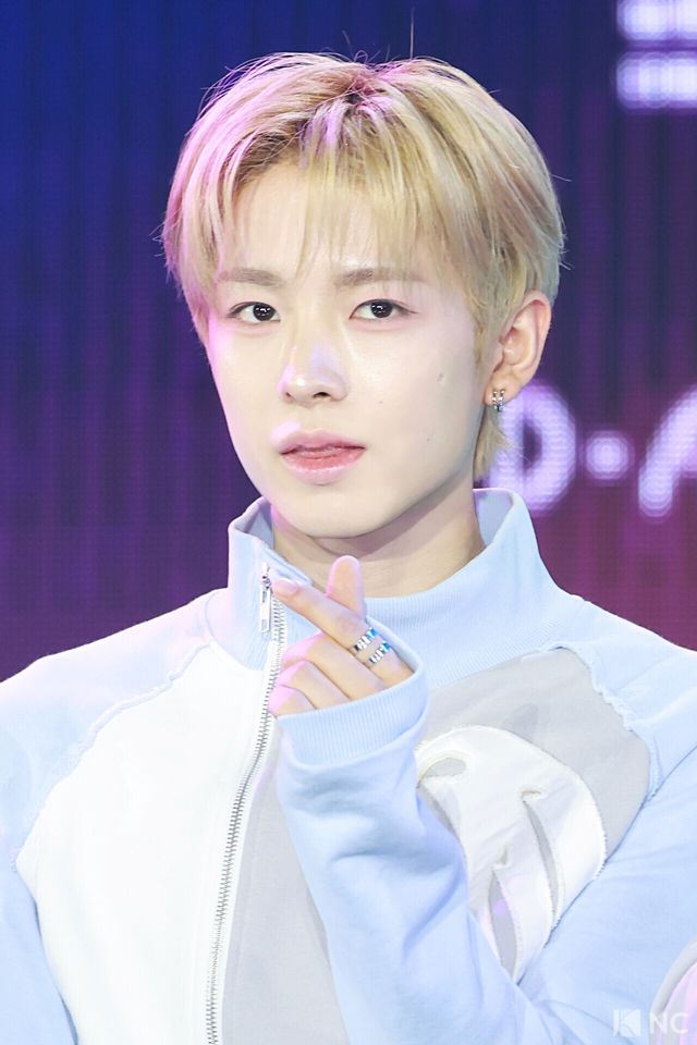 그룹 엔시티위시(NCT WISH) 유우시가 11일 오후 서울 성북구 고려대학교 화정체육관에서 진행된 ‘제2회 디 어워즈(D Awards)’ 본식에 앞서 레드카펫을 밟고 있다. 사진=김규빈 기자