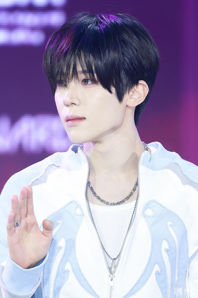 그룹 엔시티위시(NCT WISH) 시온이 11일 오후 서울 성북구 고려대학교 화정체육관에서 진행된 ‘제2회 디 어워즈(D Awards)’ 본식에 앞서 레드카펫을 밟고 있다. 사진=김규빈 기자