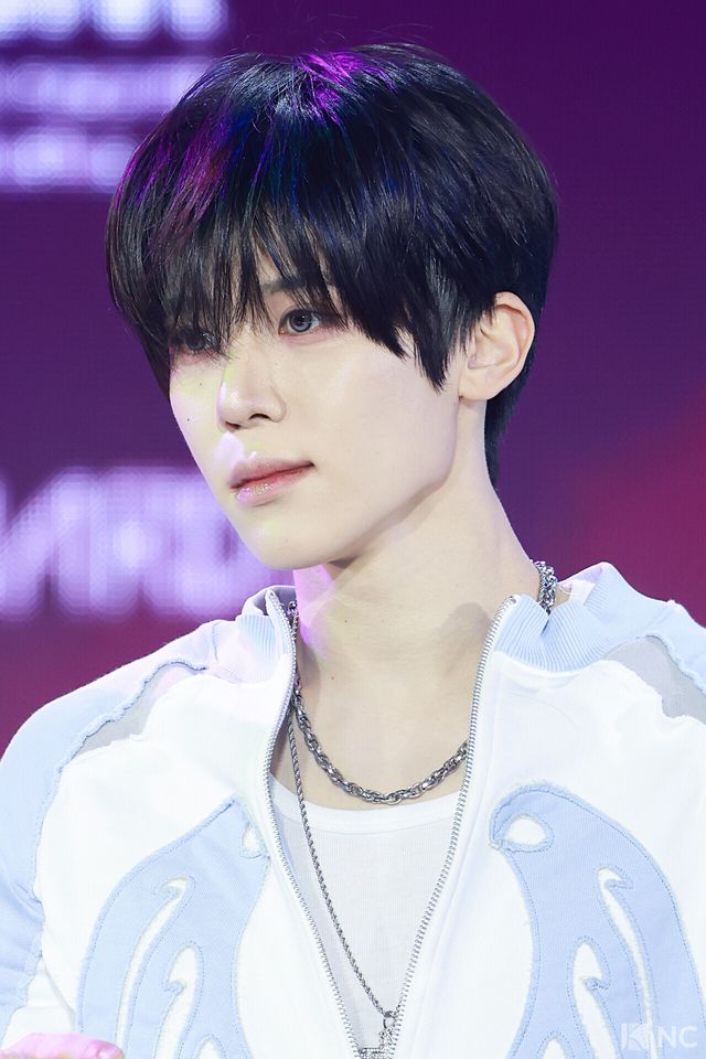 그룹 엔시티위시(NCT WISH) 시온이 11일 오후 서울 성북구 고려대학교 화정체육관에서 진행된 ‘제2회 디 어워즈(D Awards)’ 본식에 앞서 레드카펫을 밟고 있다. 사진=김규빈 기자