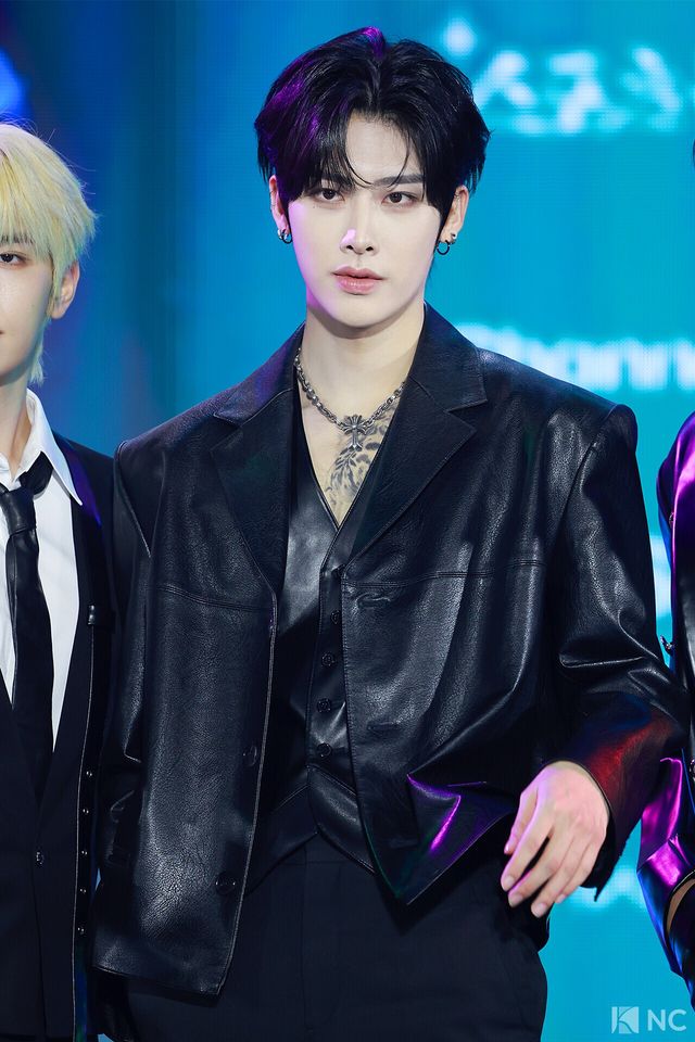 그룹 제로베이스원(ZEROBASEONE) 리키가 11일 오후 서울 성북구 고려대학교 화정체육관에서 진행된 ‘제2회 디 어워즈(D Awards)’ 본식에 앞서 레드카펫을 밟고 있다. 사진=김규빈 기자